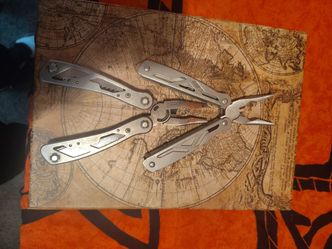 Set of 2 multifunctional tools