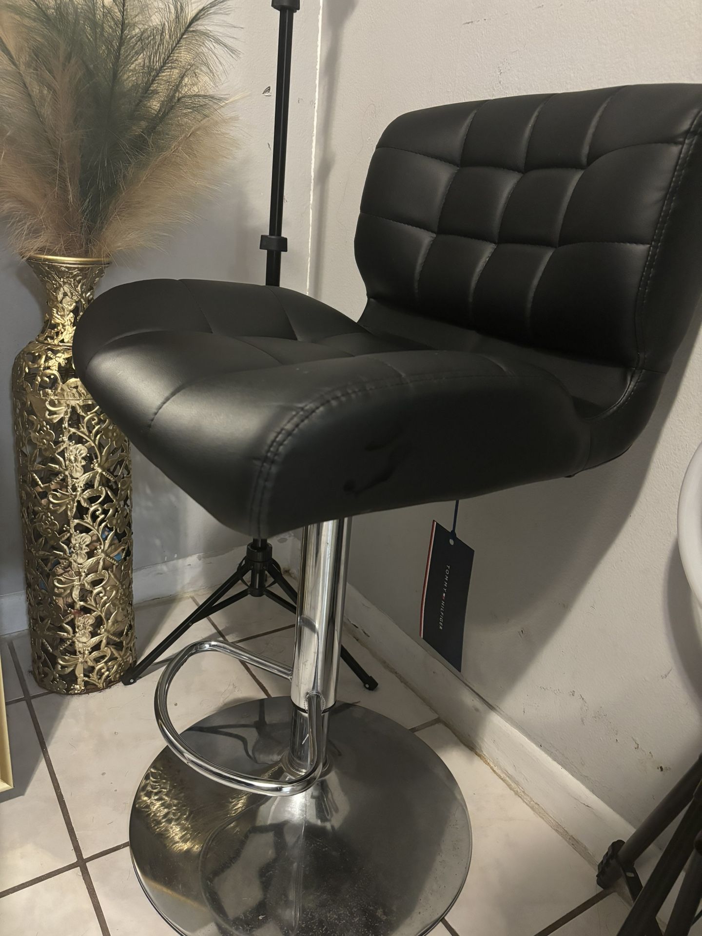 Tommy Hilfiger bar Stool
