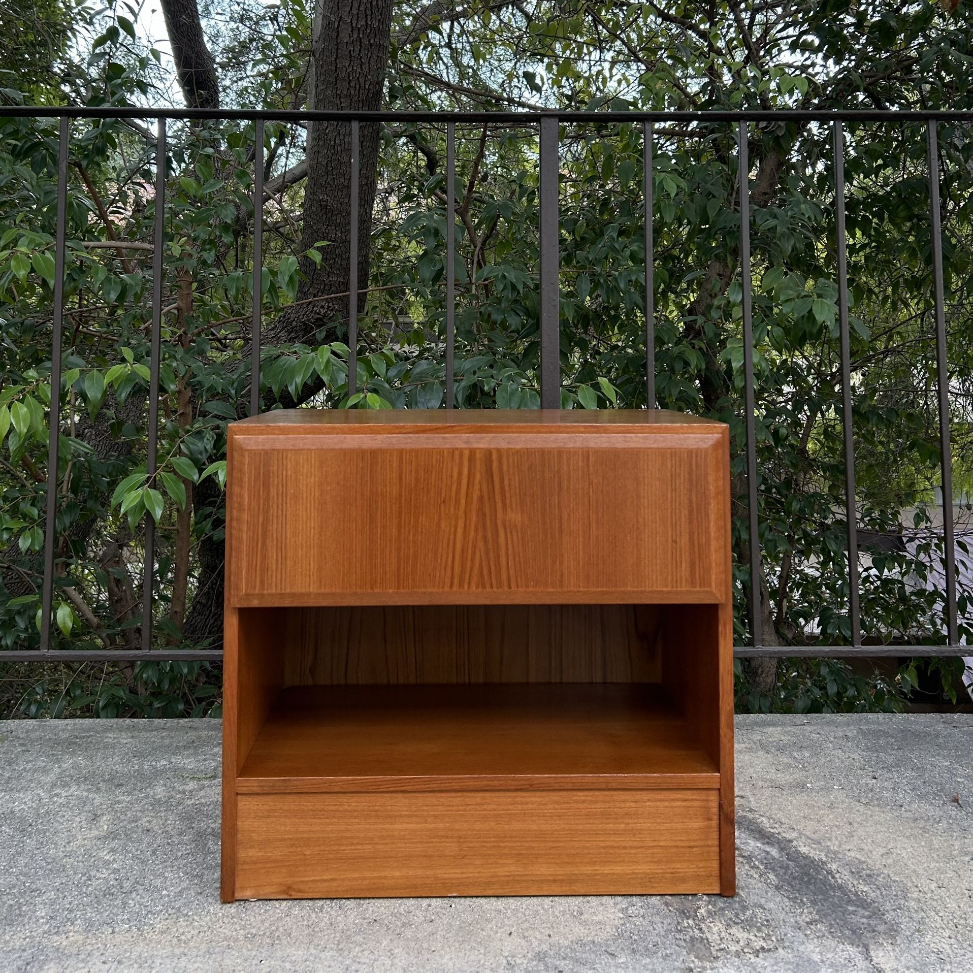 Vintage Mid Century Modern Danish Modern Teak Vinde Mobelfabrik Nightstand End Table Side Table