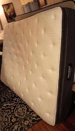 Twin Size Beautyrest Pressuresmart Mattress and adjustable Base—can deliver for an extra fee
