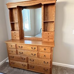 2 Oak dressers With mirror