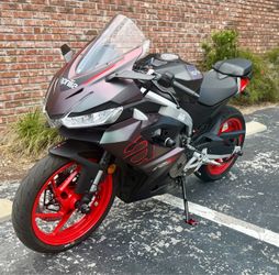 2025 Aprilia RS 457 – Dark Prismatic – Loaded – Under 800 Miles – $5,850 Firm – Clean Title in Hand