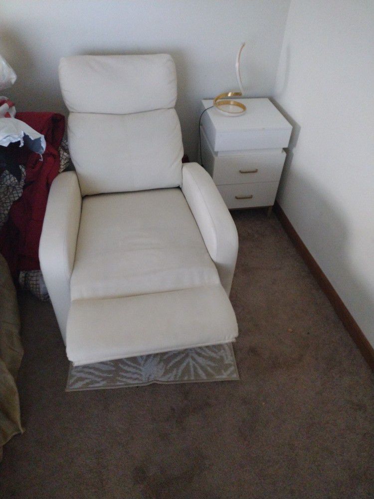 Set Of Nice Recliners 