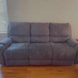 Couch With 2 Recliners 