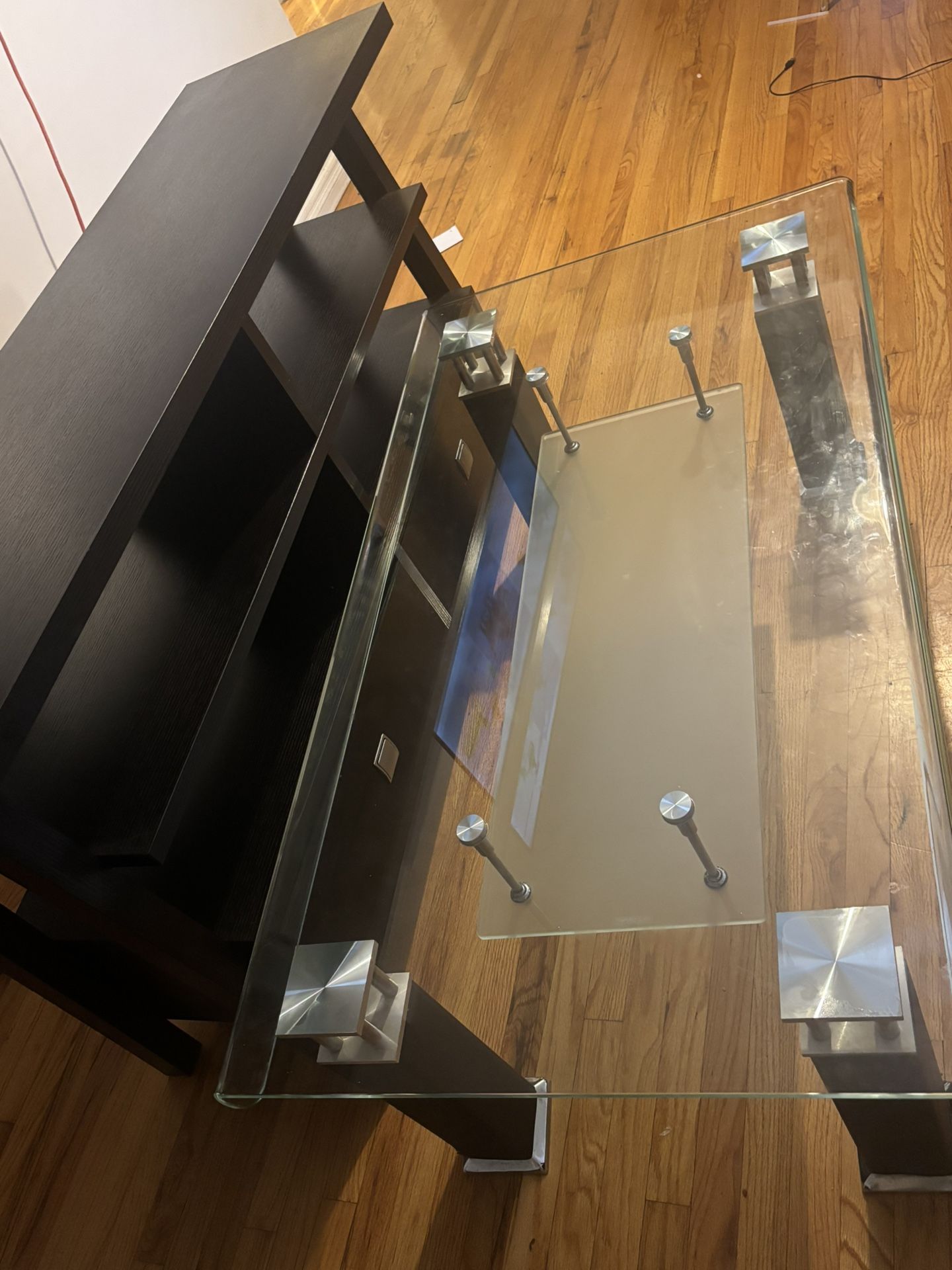coffee Table And TV Stand With A Lámp