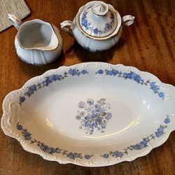 Serving dishes set