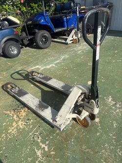 Crown Manual Pallet Jack 5K capacity