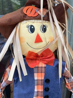 He's very tall scarecrow check out the pictures read the full description below