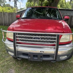 2002 Ford F150  5.4L Triton V8 4x4 Dog Leg Shifter! 213,000 miles Cold Ac Top of Line Lariat Trim! .4x4 Works Great!Has Some Minor Rust in Rocker Pane