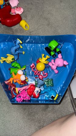 Poppy playtime figurines with case