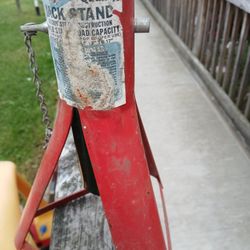 2 Jack Stands