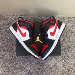 Jordan 1 Mid Fire Red