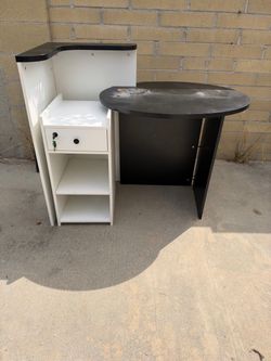 Retail Reception Desk with Round Counter