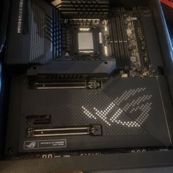 Asus ROG Z690 Maximus Extreme EATX /w 14900k Intel Processor 