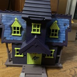 Scooby Doo Mystery Mansion Haunted House Hanna Barbera Playset - INCOMPLETE