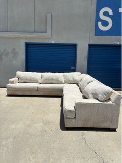 Large Beige Sectional Couch 🛻Delivery Available🛻