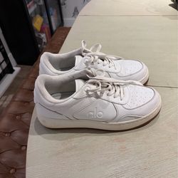 Alo Yoga White Leather Sneakers – Minimal / Clean Style
