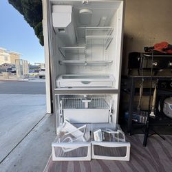 Refrigerator. Maytag. Fridge. Very Good Condition. Used For 3 Years. Maytag 