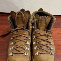 Danger Mountain Light Boots Size 7.5