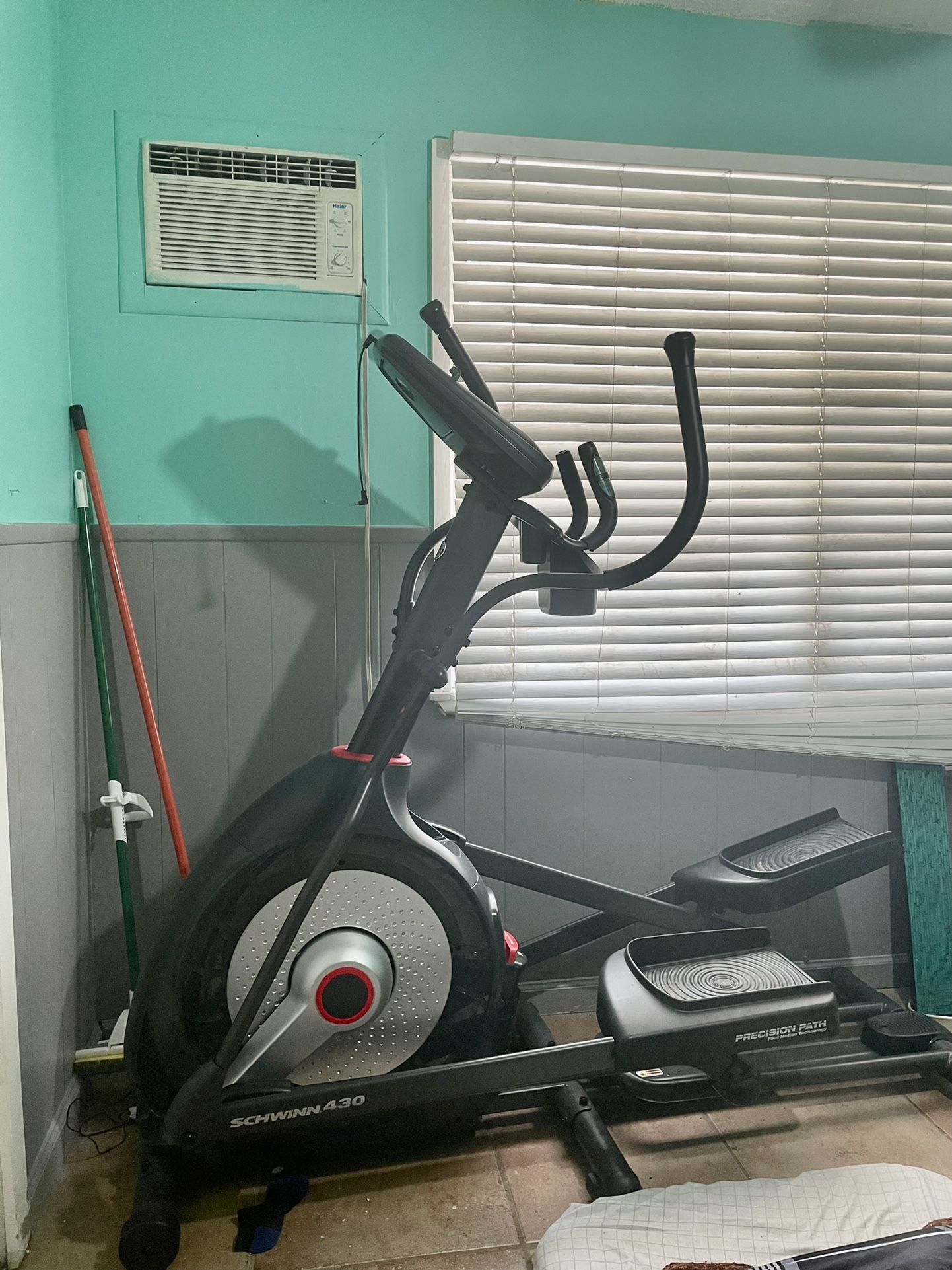 Elliptical - Schwinn 430 (West Hills, CA)