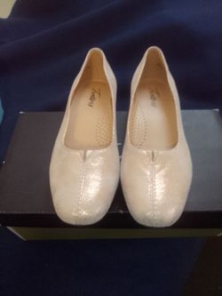 Trotters pumps