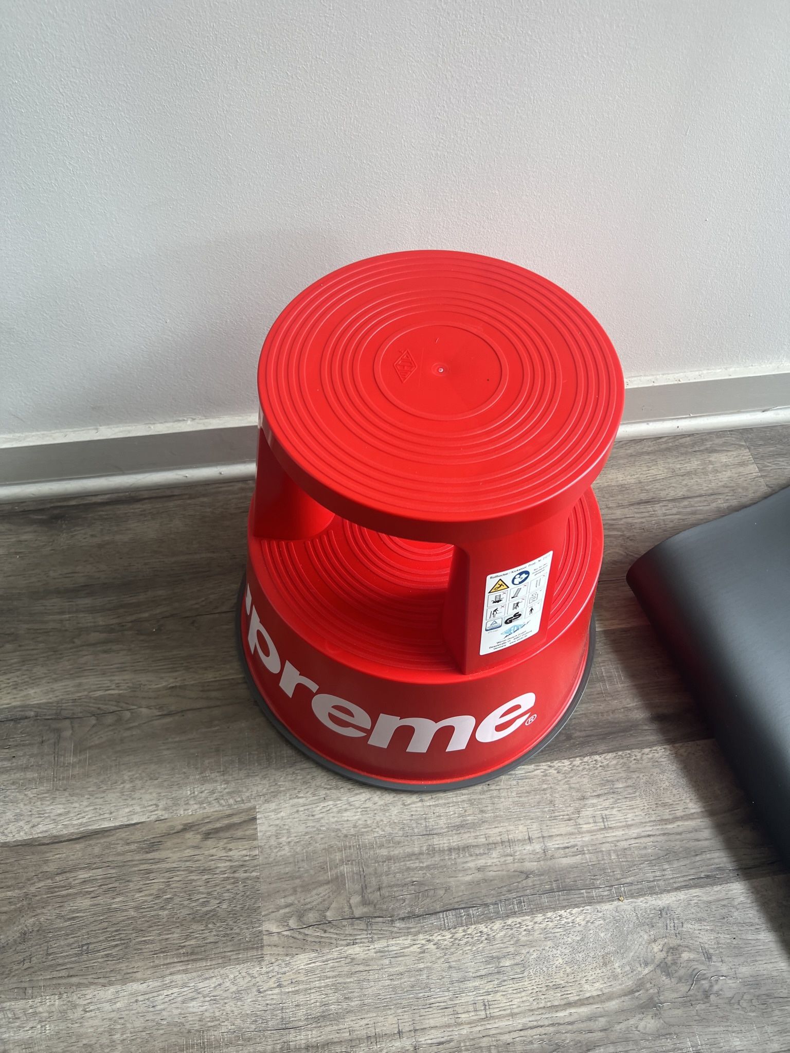 Supreme Stool