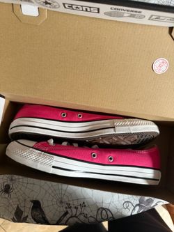 Converse Chuck Taylor Low Top Sneakers Pink