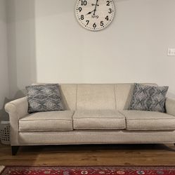 Beautiful And Comfortable Sofa - Need To Be Picked Up In 2 Weeks