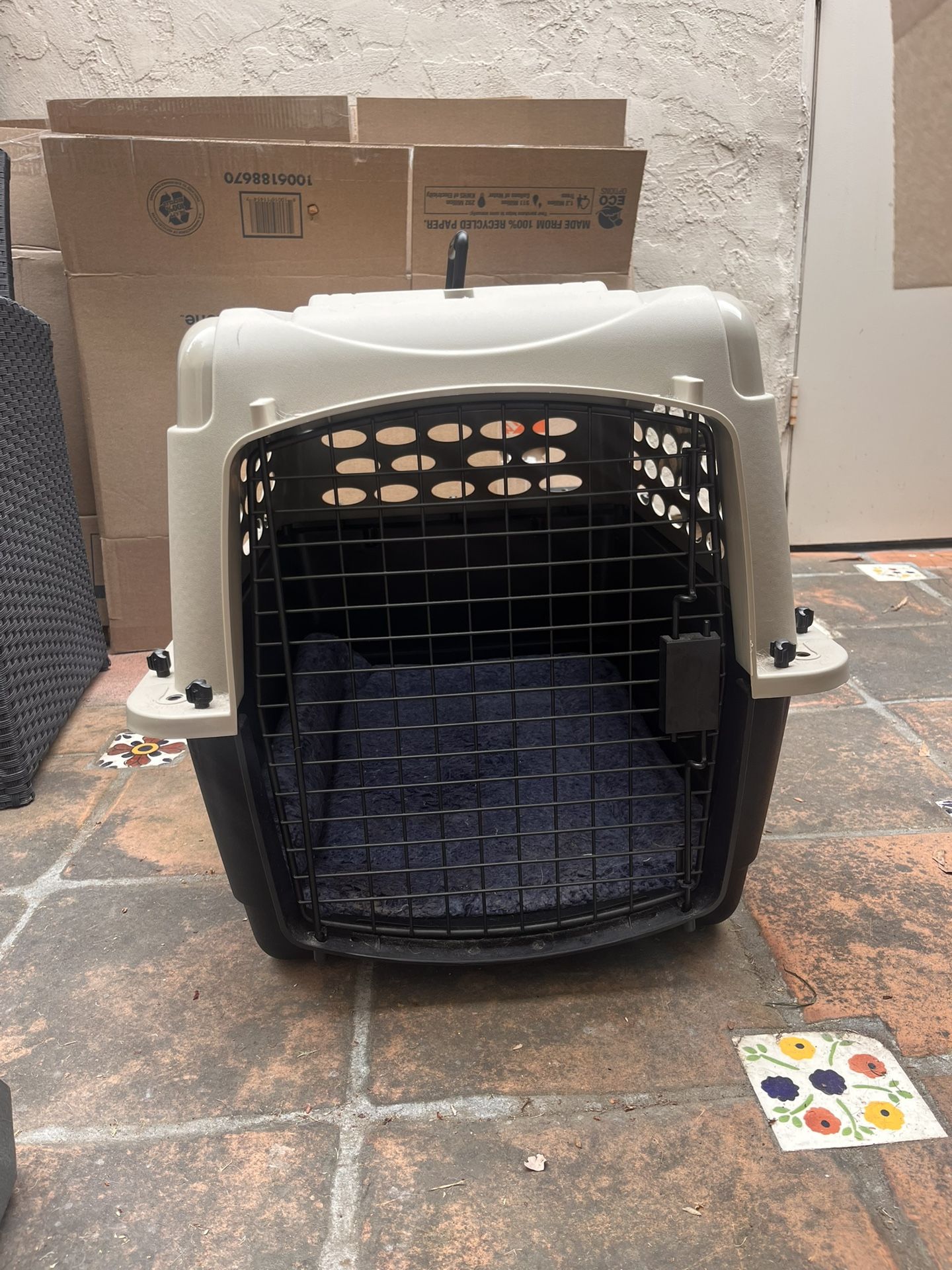 Petmate Vari Dog Kennel - Portable Dog Carriers & Crates for Medium Dogs, Airline-Friendly, Durable Plastic, Pet Carrier For Home and Travel, 28 Inche