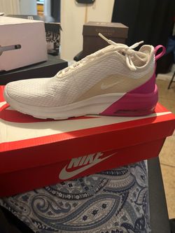 Women’s Nike shoes