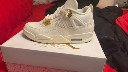 Woman’s air Jordan 4 retro size 11