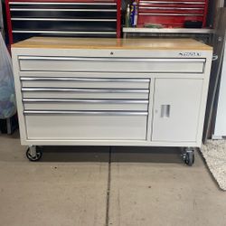 Rolling Husky Tool Chest 