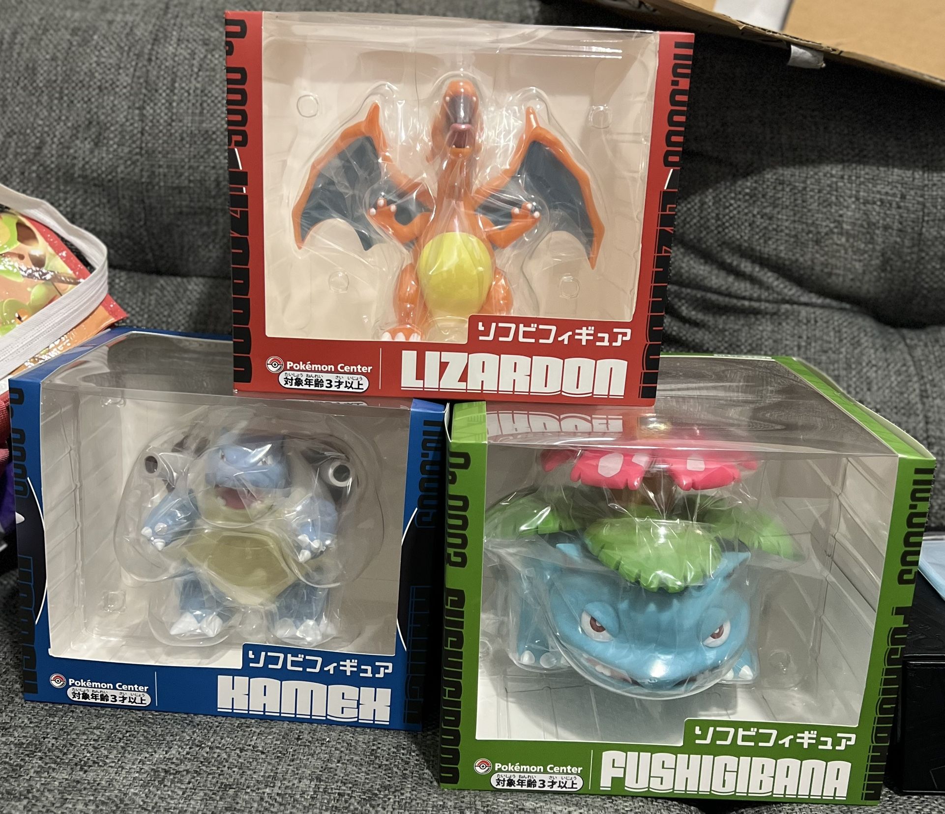 Pokémon Center Japan Charizard Blastiose Venasuar Figures