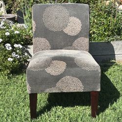 Modern Sunflower Gray Accent Chair Excellent Condition
