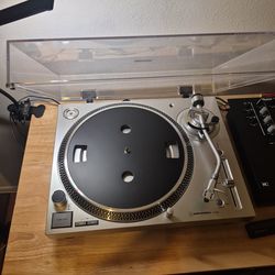 Audio technica AT-LP120XUSB turntable
