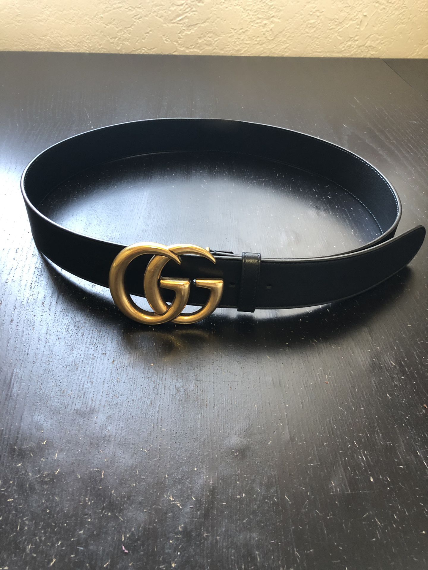 Gucci black leather belt with gold Double Gs