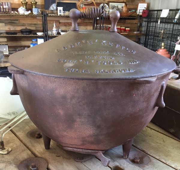 COOK N KETTLE CAST IRON KETTLE W/ LID for Sale in Tulare, CA OfferUp