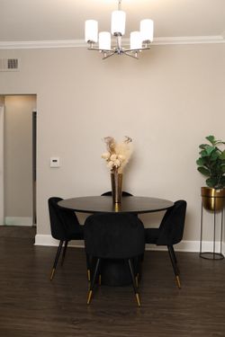 Moderna Round Dining Table + 4 Velvet Chairs – Excellent Condition – $400 OBO