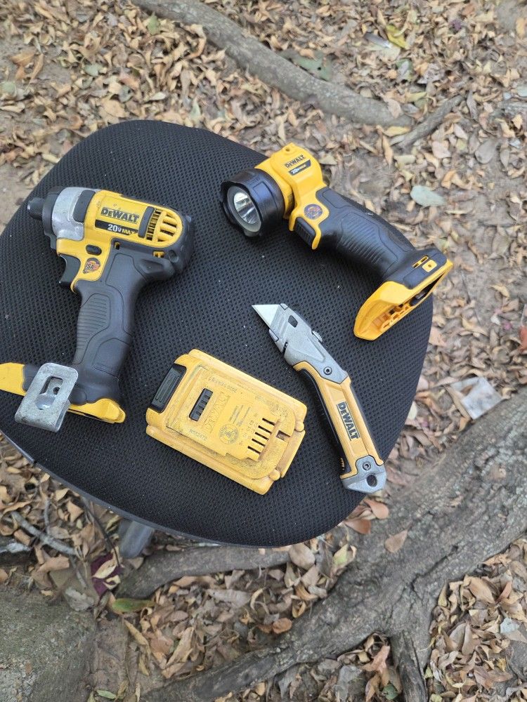 Dewalt 20v Tools (Usado) En buen Estado No Cargador $100 Firme Área Jersey Village 77O41