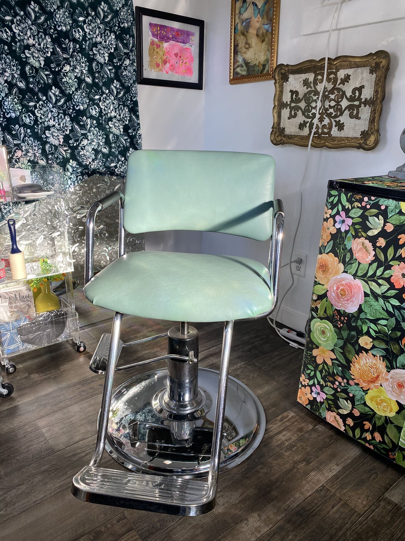 AGS Hairstyling Chair
