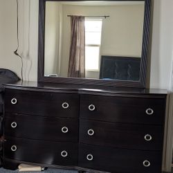 King Bedroom 6 Piece Set (Used)