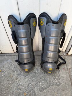 Umpire leg guard in excellent condition