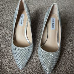 Steve Madden Silver Pumps