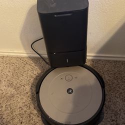 iRobot Vacuum And Self Cleaning Charging Dock 