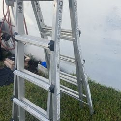 Retractable ladder, excellent condition