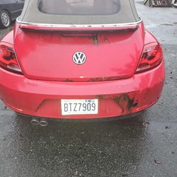 2014 VW BETTLE CONVERTIBLE FOR PARTS  PARTS 