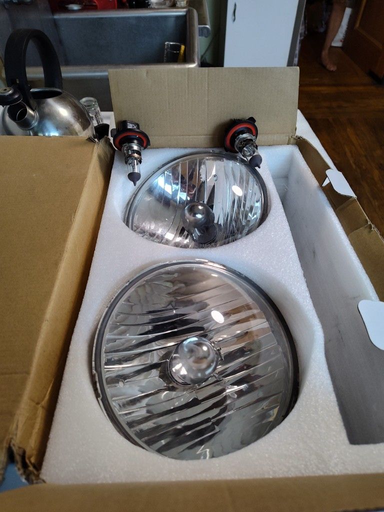2016 Jeep Wrangler Head Lights