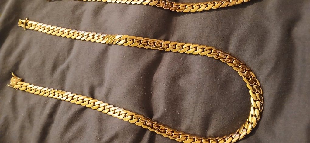 Gold Cuban Link Chain And Pendant