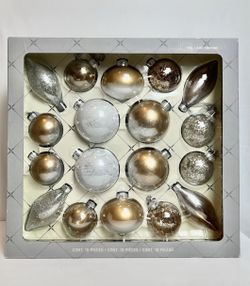 Costco Christmas Hand Decorated Glass Ornaments 18pc White Silver Gold Set