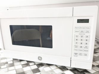 GE Countertop Microwave with Cooking Controls